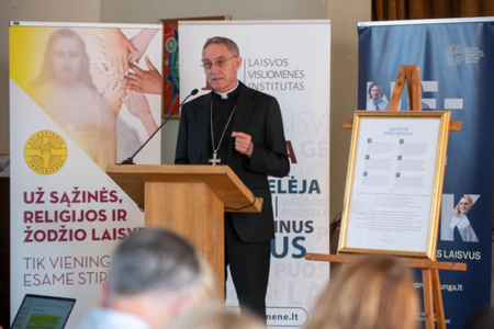 Archbishop Gänswein Echoes Pope Benedict XVI’s Warning on ‘Dictatorship of Relativism’