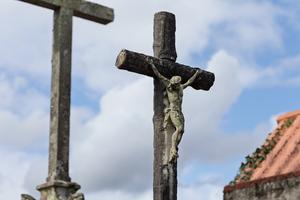  ‘For this is why Christ died and came to life, that he might be Lord of both the dead and the living’ (Romans 14:9).