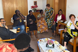 At a Mariapolis Piero gathering in Nairobi, Kenya, Focolare members old and young, black and white, welcome Sri Lankan author Saliywa Weerakoon (left with beard). Anny Keymeulen, who came to Africa in 1964 is standing in the doorway with Triphonie Barumwete, a member who met the movement in Burundi.