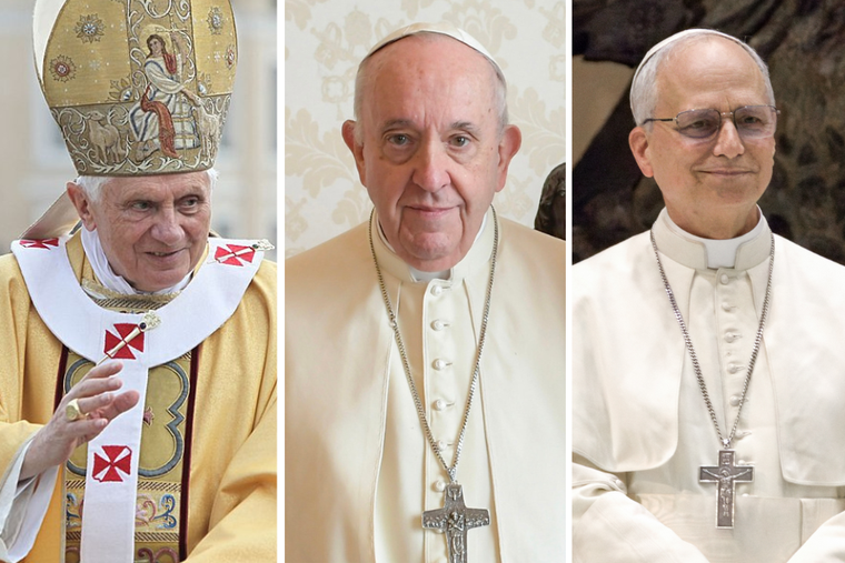 Le pape Benoît XVI, le pape François et le pape Léon XIV. Le pape Benoît XVI, le pape François et le pape Léon XIV.