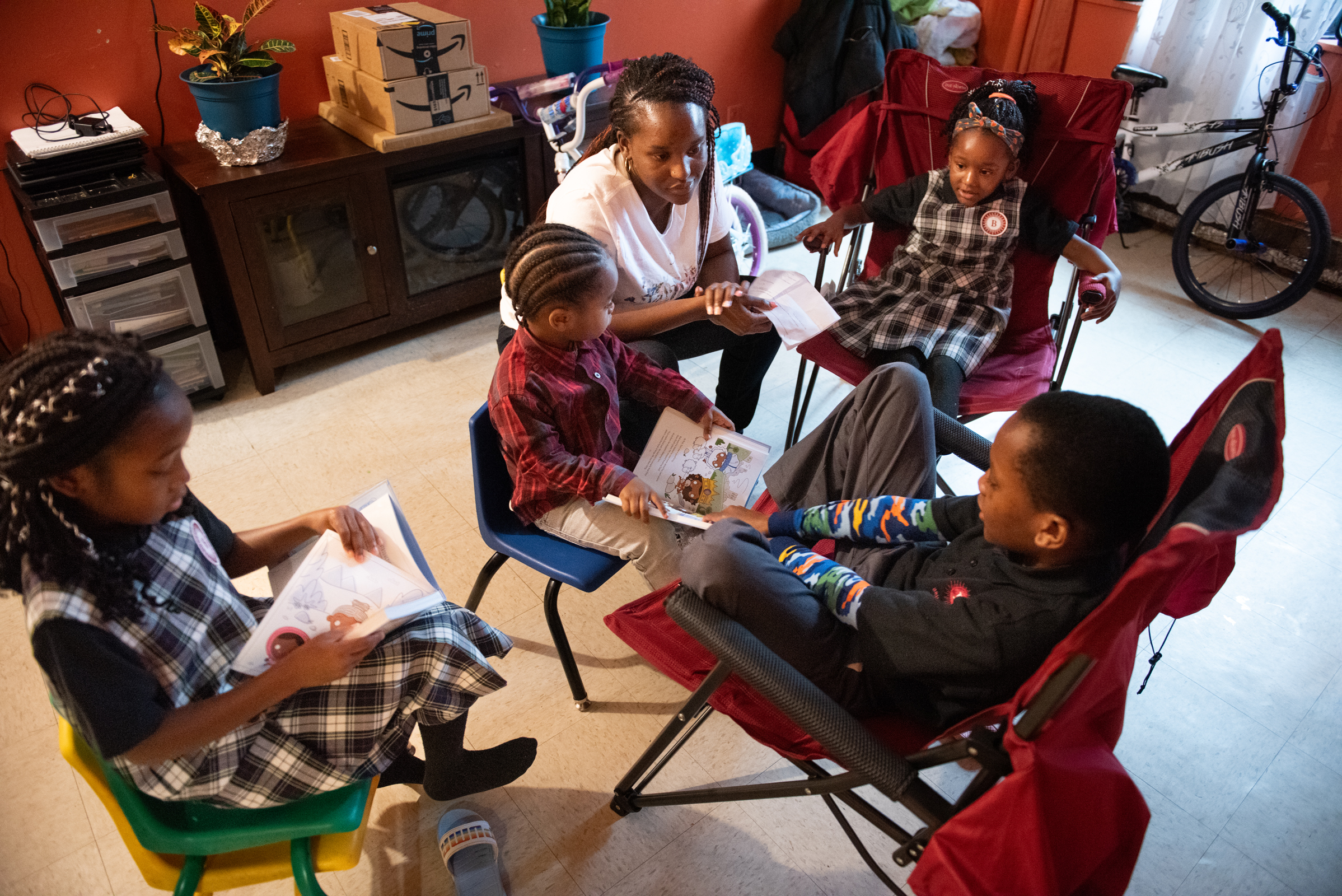 Children read together. 