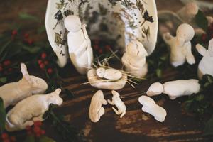 Beautiful nativity craft that families can do this Advent.