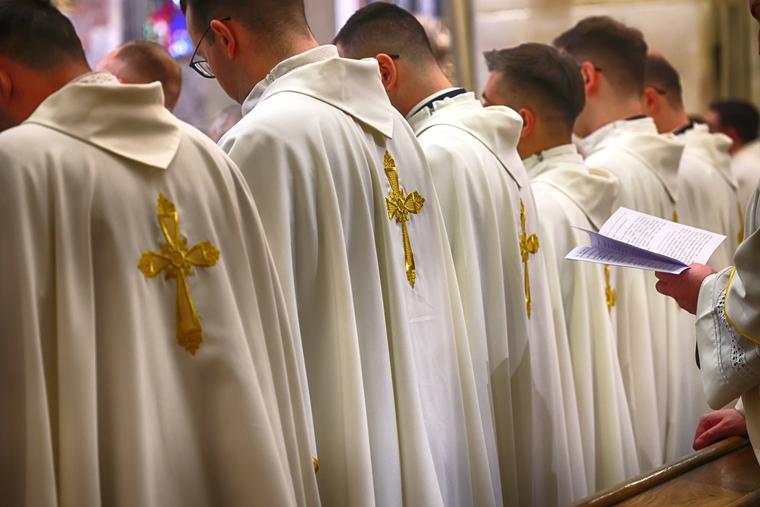 Experts who work with U.S. priests told the Register they have increasingly seen, in recent years, the issues of burnout and loneliness drive men away from their vocation. Experts who work with U.S. priests told the Register they have increasingly seen, in recent years, the issues of burnout and loneliness drive men away from their vocation.