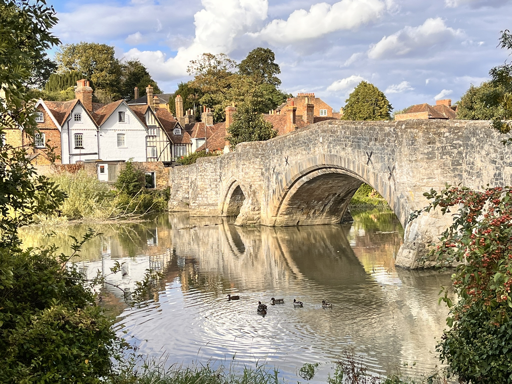 As casas de campo e de Bridge e country estão em exposição durante a extensa peregrinação de Kent.