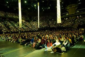 Afternoon prayers for the ecumenical youth gathering are taking place in the Accor Arena, which can accommodate more than 20,000 people. 
