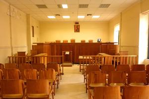 A case that seeks to remove Christian symbols, including icons and religious artwork, from public buildings in Greece began when two atheists asked for the removal of Christian icons displayed in Greek courtrooms. 