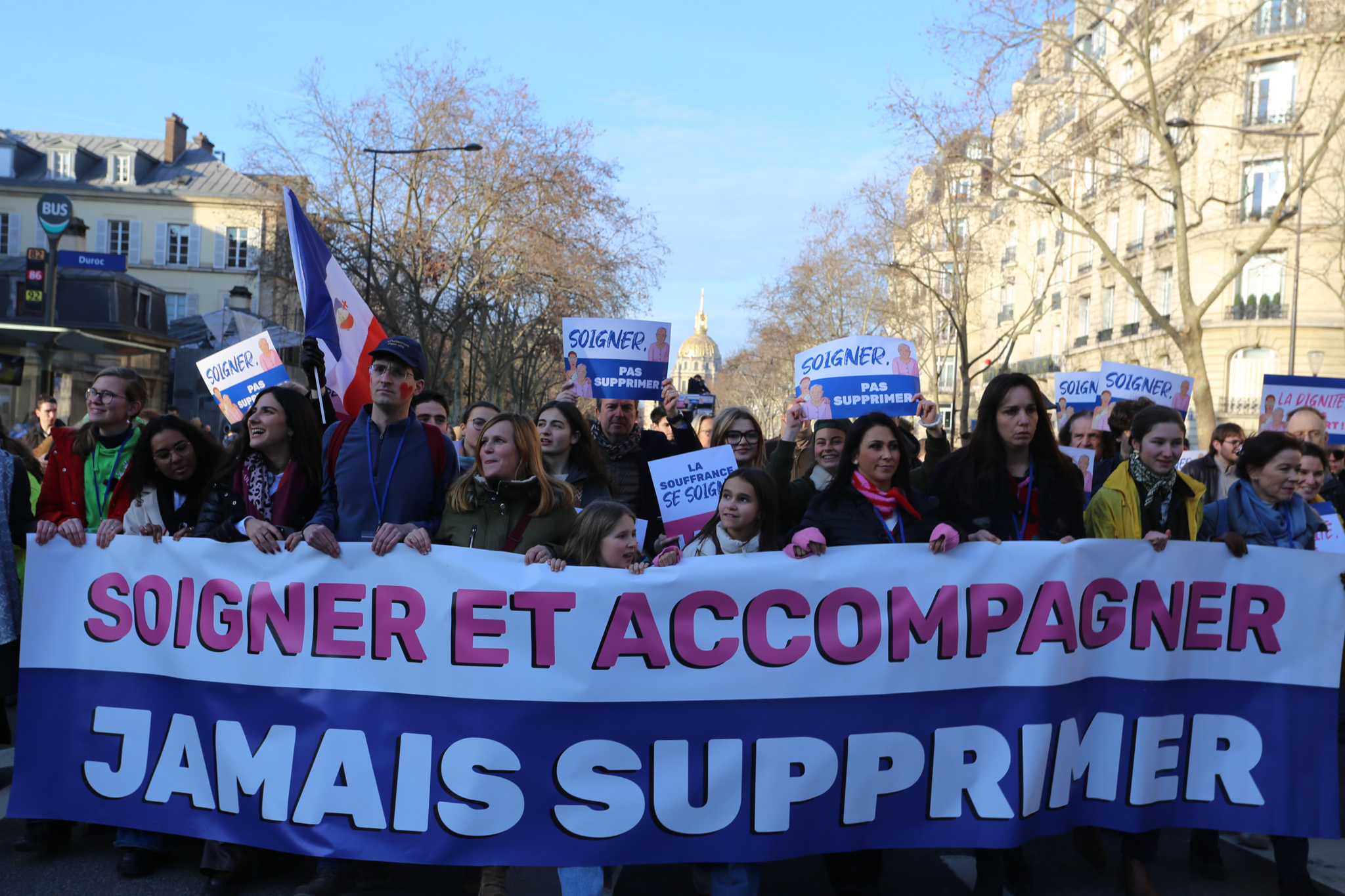 La marche débutera par un défilé dans les rues de Paris.
