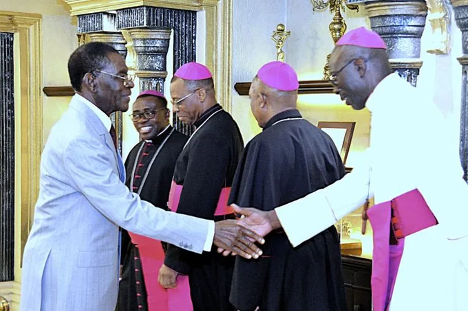 President Teodoro Obiang Nguema Mbasogo greets members of the Episcopal Conference of Equatorial Guinea (CEGE).