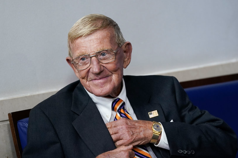 Famed Notre Dame Football Coach Lou Holtz Enters Hospice, Per Reports