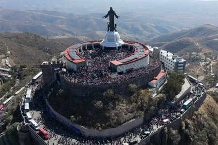 70,000 Young People Make Pilgrimage to Mexico’s Christ the King Monument
