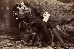 Oscar Wilde reclining with Poems, by Napoleon Sarony in New York in 1882.