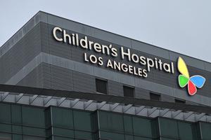 An exterior view of Children’s Hospital Los Angeles on Feb. 6, 2025. The hospital announced two days before that it was pausing the initiation of hormonal therapy for ‘gender-affirming-care patients’ under the age of 19 to evaluate and ‘fully understand’ the implications of President Donald Trump’s executive order to restrict gender-transition procedures for minors. 