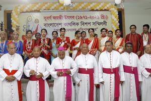 Members of the Catholic Bishops’ Conference of Bangladesh, priests, religious, and laypeople gather in Dhaka during the 50th jubilee celebration of the conference on Nov. 12, 2022.