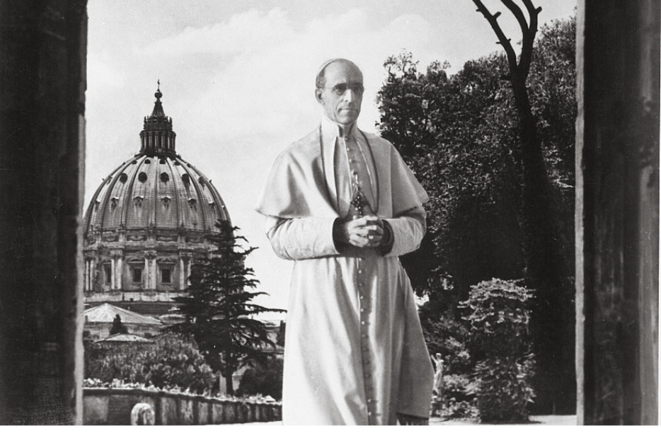 Papa Pio XII deixando o Vaticano em uma foto sem data.