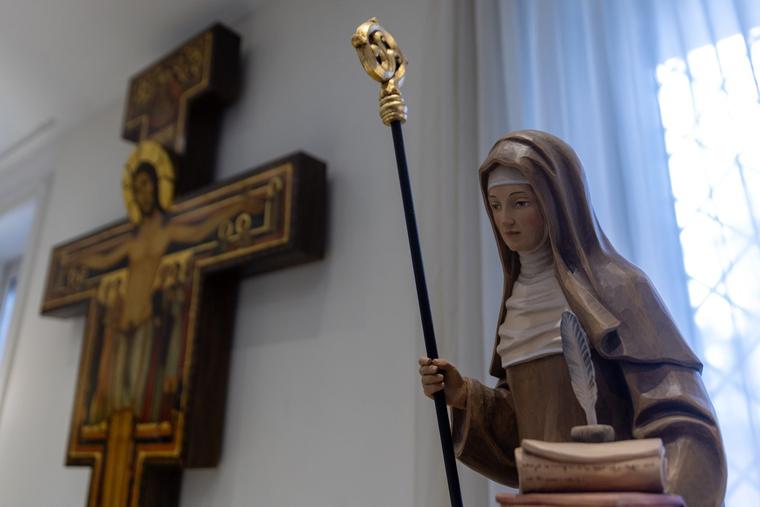 Consecrated Women in Rome Heal With St. Hildegard