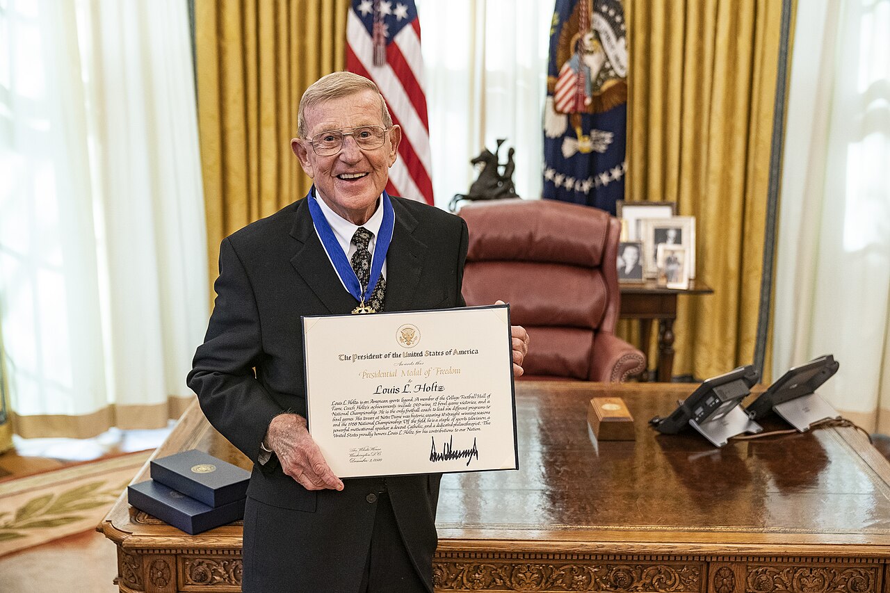 Lou Holtz receiving the Presidential Medal of Freedom in 2020.