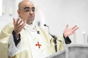 Father José Eduardo de Oliveira e Silva. 