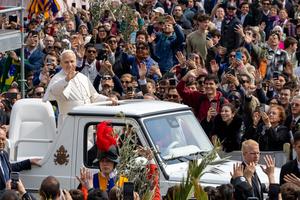 Pope Leo XIV greeted the faithful after celebrating the Passion of the Lord with Holy Mass and the Angelus in St. Peter’s Square on March 29, 2026. 