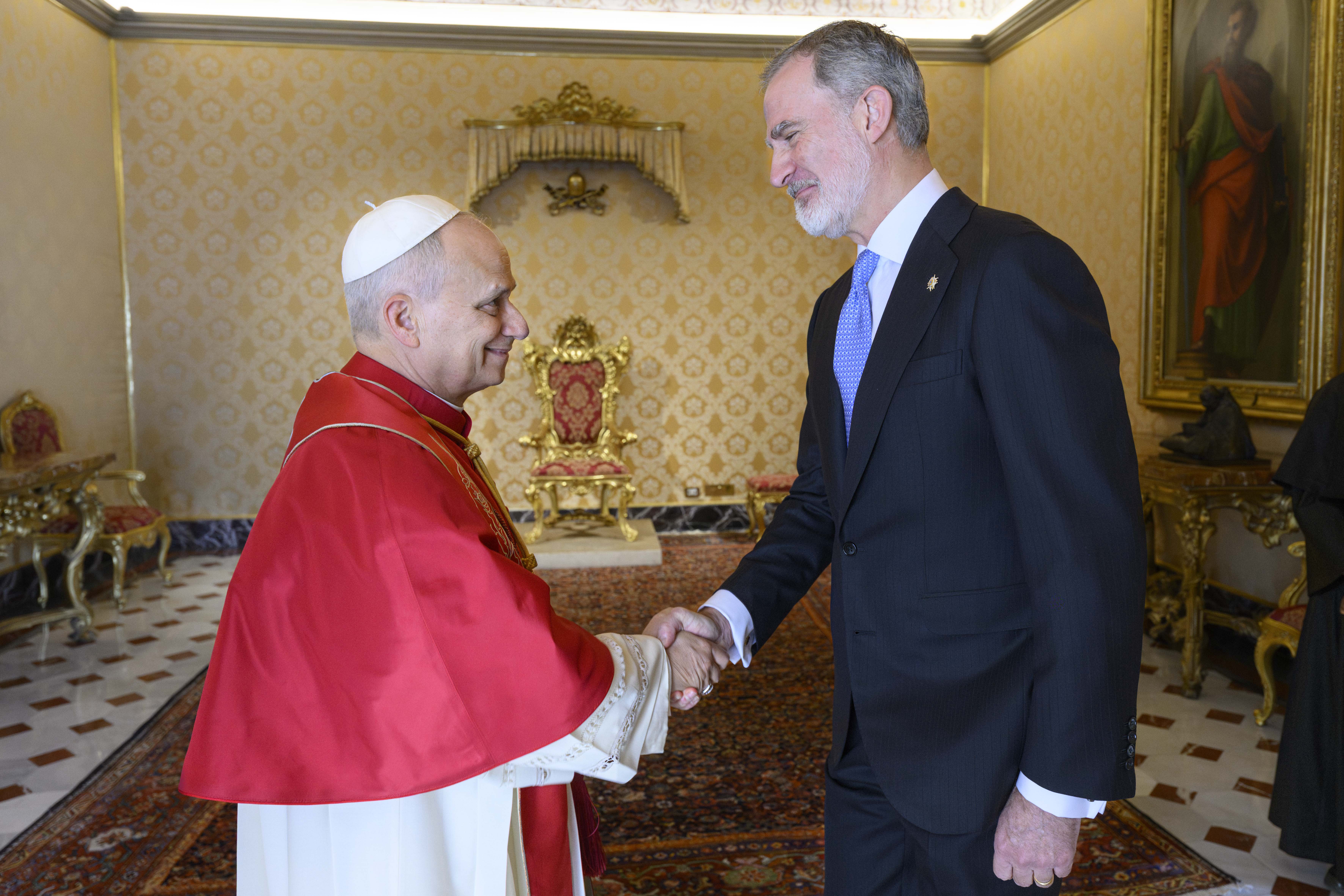 Pope Leo greets King Felipe VI of Spain 
