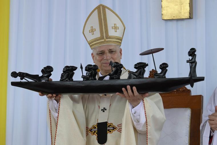 PHOTOS: Pope Leo XIV Meets With Students, Visits Hospital, Holds Stadium Mass in Cameroon