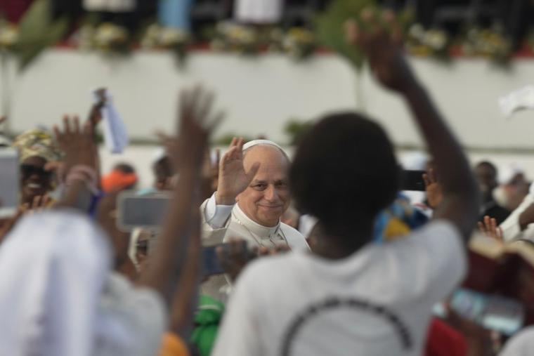 Pope Leo XIV Urges Angola’s Young People to Build a World Free of War, Injustice, and Poverty