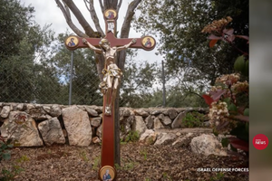 The replaced crucifix, as photographed by the Israel Defense Forces