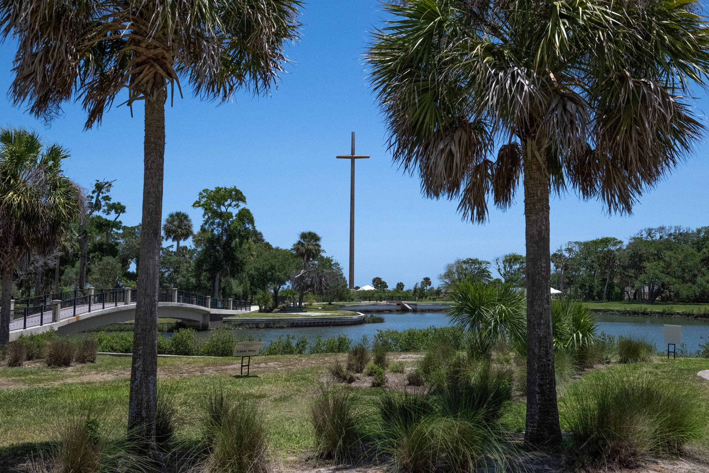 At Mission Nombre de Dios, the towering Great Cross rises above the water, recalling the faith that first came ashore here in 1565.