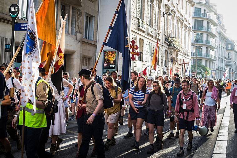 Young Catholics Drive Record Crowds for Chartres Pilgrimage in France