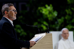 Antonio Banderas speaks in the presence of Pope Leo XIV at Madrid’s Movistar Arena on June 7, 2026.