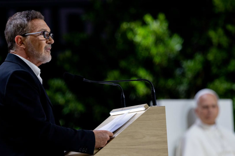 Antonio Banderas speaks in the presence of Pope Leo XIV at Madrid’s Movistar Arena on June 7, 2026.