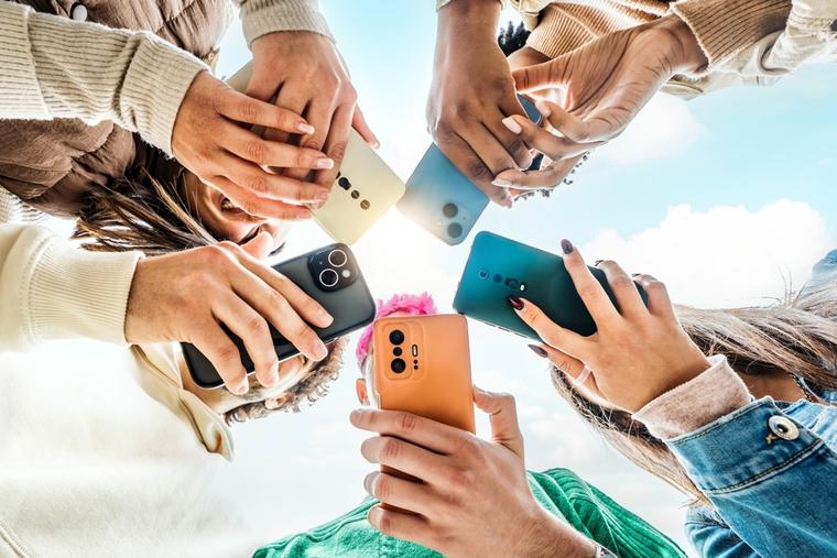 Canadian Government Introduces Bill to Shield Youth From Social Media Harms
