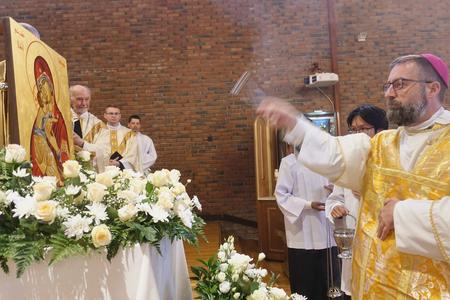 Bishop Fredrik Hansen blesses the icon of ‘Mother of the Persecuted’ on June 20, 2026, at St. John’s Church in Oslo.