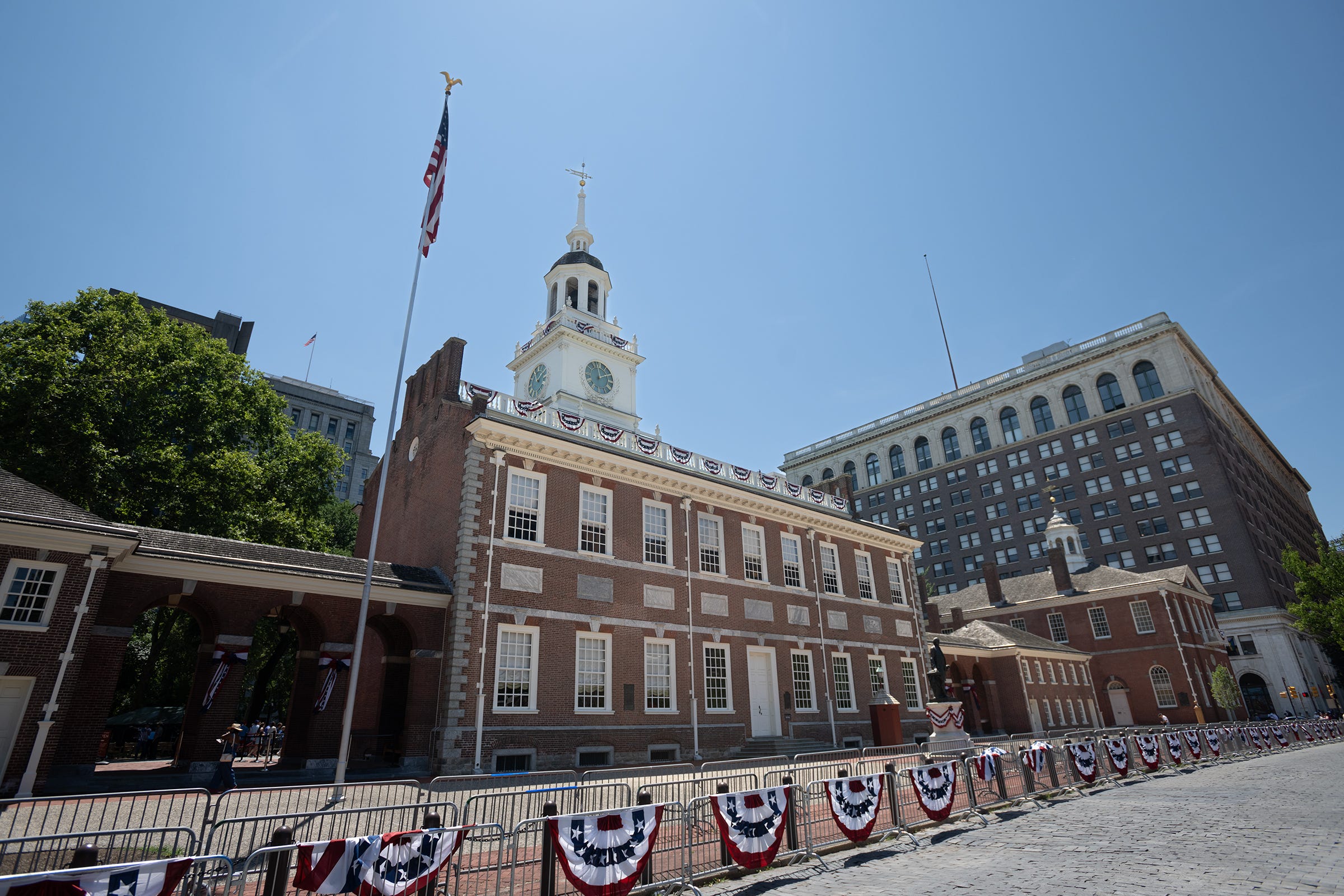 The heat kept most away…the barricades merely decorative beneath the scorching sun.