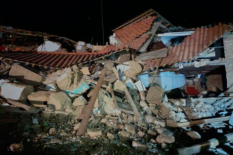 A home collapsed due to the July 18 earthquake in Peru's Junín region.