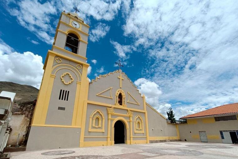 Earthquake in Peru: Statue of Mary Untouched as Church Roof Caves In Earthquake in Peru: Statue of Mary Untouched as Church Roof Caves In
