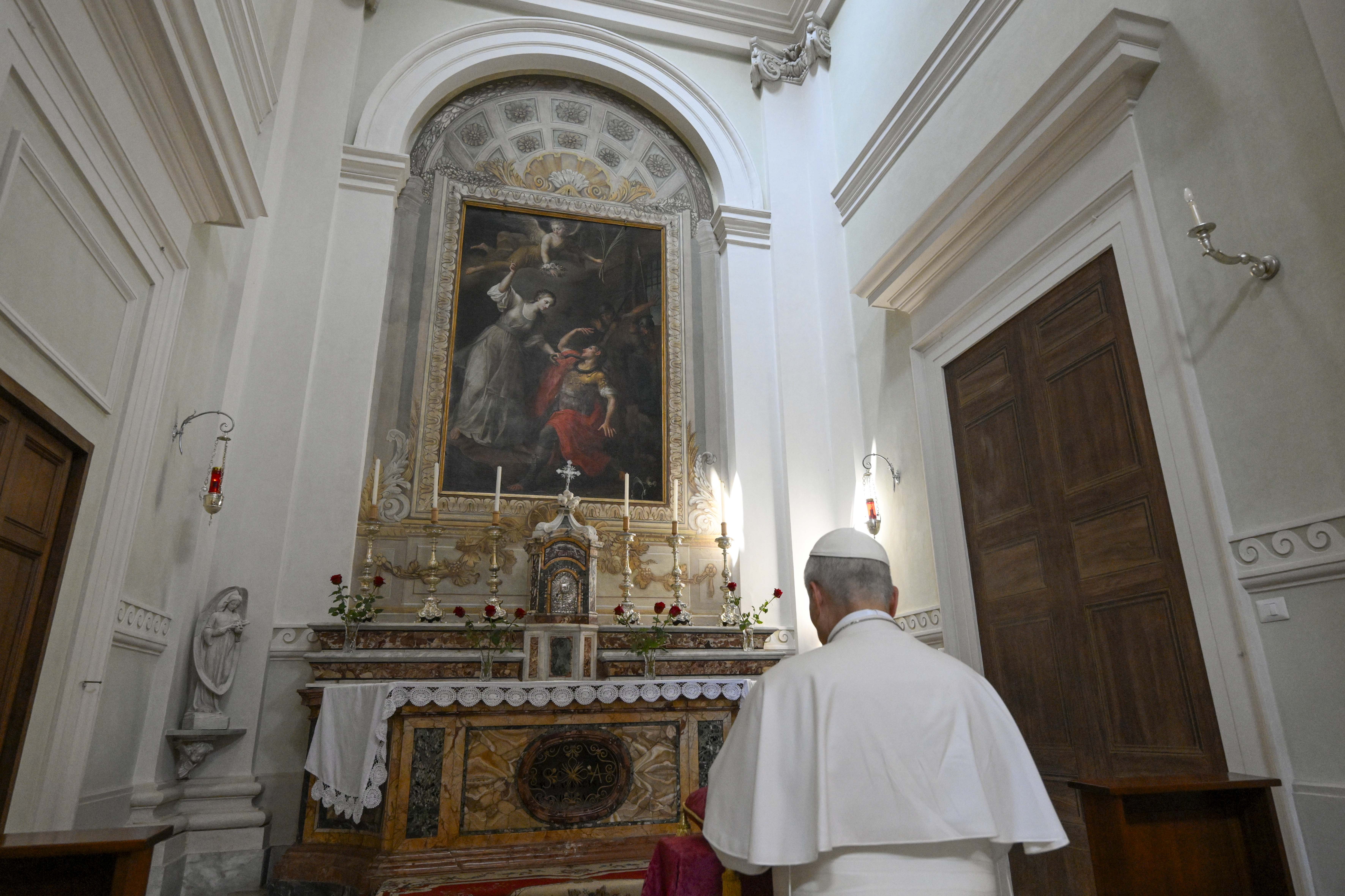 Pope Leo prays