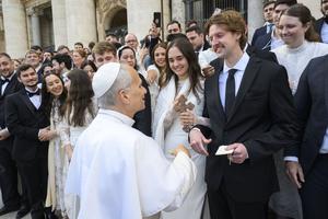 Carmen and Conley Stumpfl meet Pope Leo on Dec. 17, 2025.