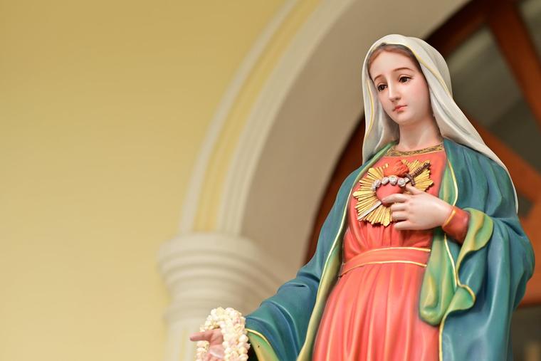 &lsquo;Give Me Your Heart, O Mary&rsquo;