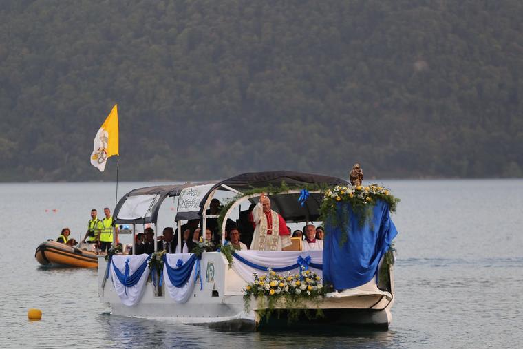 PHOTOS: Pope Leo XIV Takes Part in Historic Marian Procession on Lake Albano at Papal Summer House