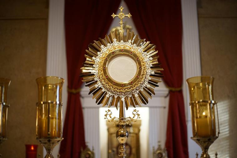 7 Ways to Make a Holy Hour Like Archbishop Sheen 7 Ways to Make a Holy Hour Like Archbishop Sheen