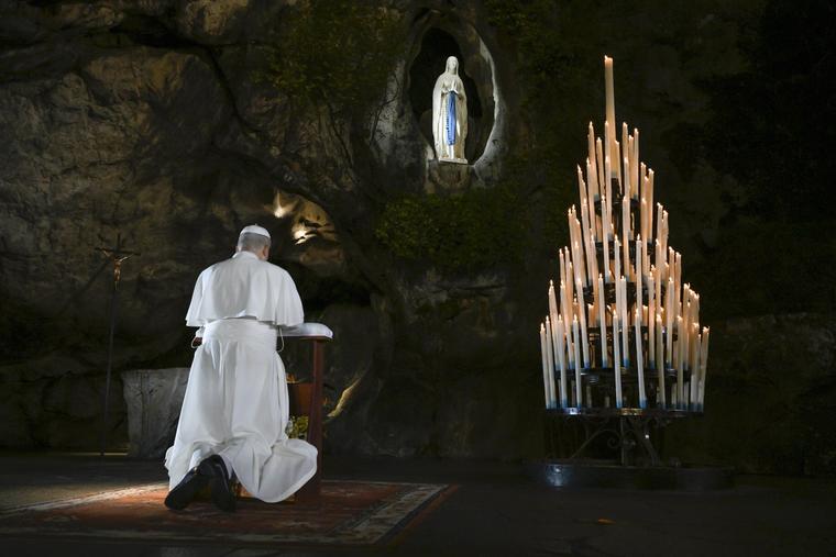 Pope Leo Prays at Lourdes Shrine Pope Leo Prays at Lourdes Shrine