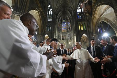 PHOTOS: Pope Leo XIV’s Final Day in France
